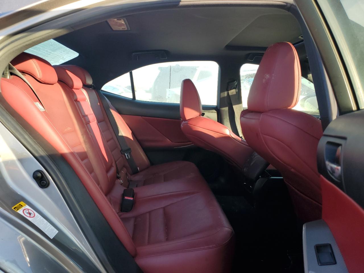 2016 Lexus IS - Image 10