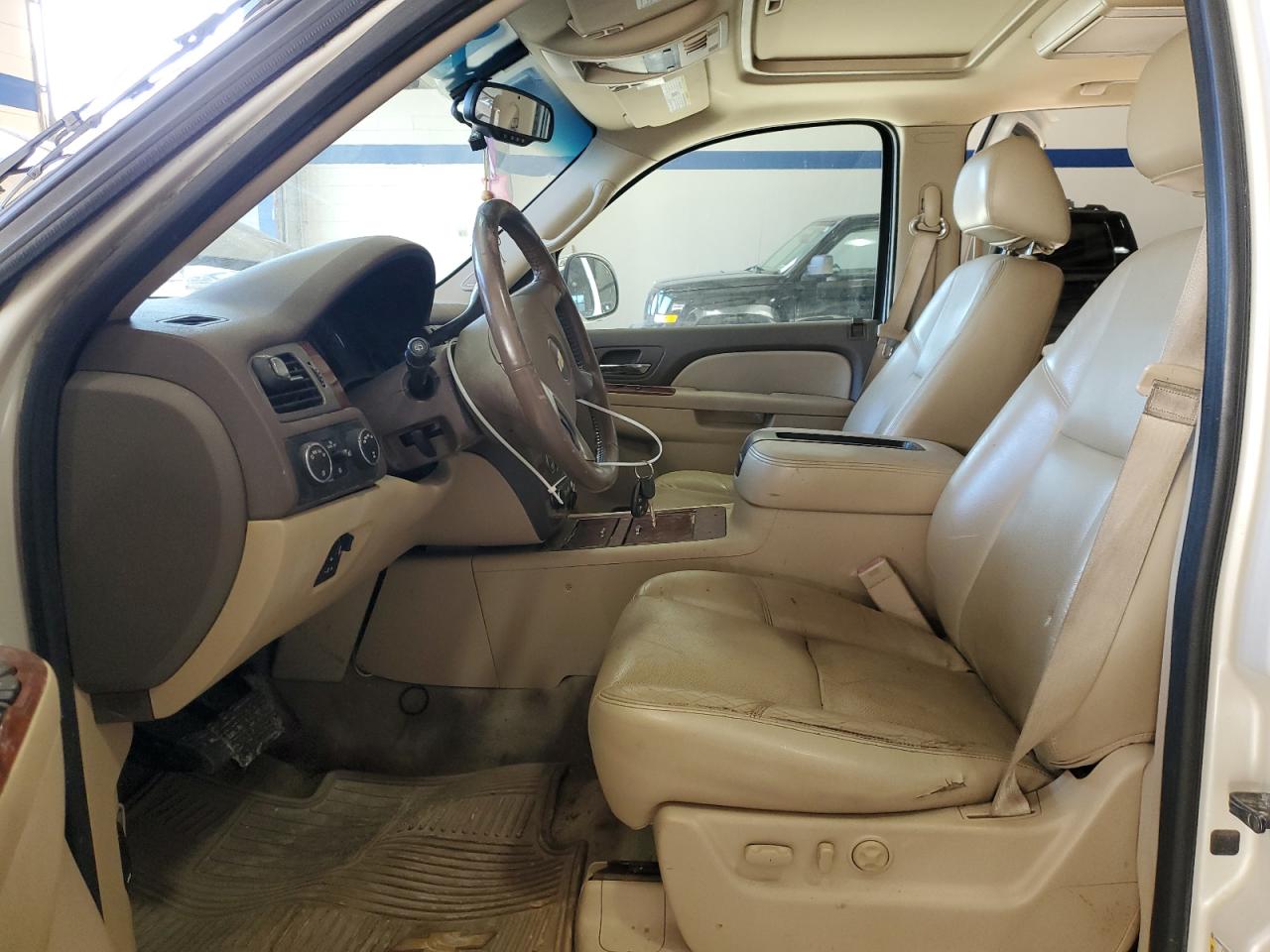 2014 Chevrolet Suburban - Image 7