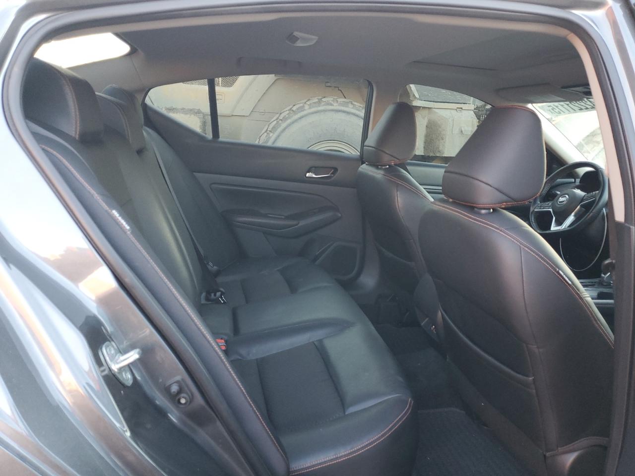 2019 Nissan Altima - Image 10