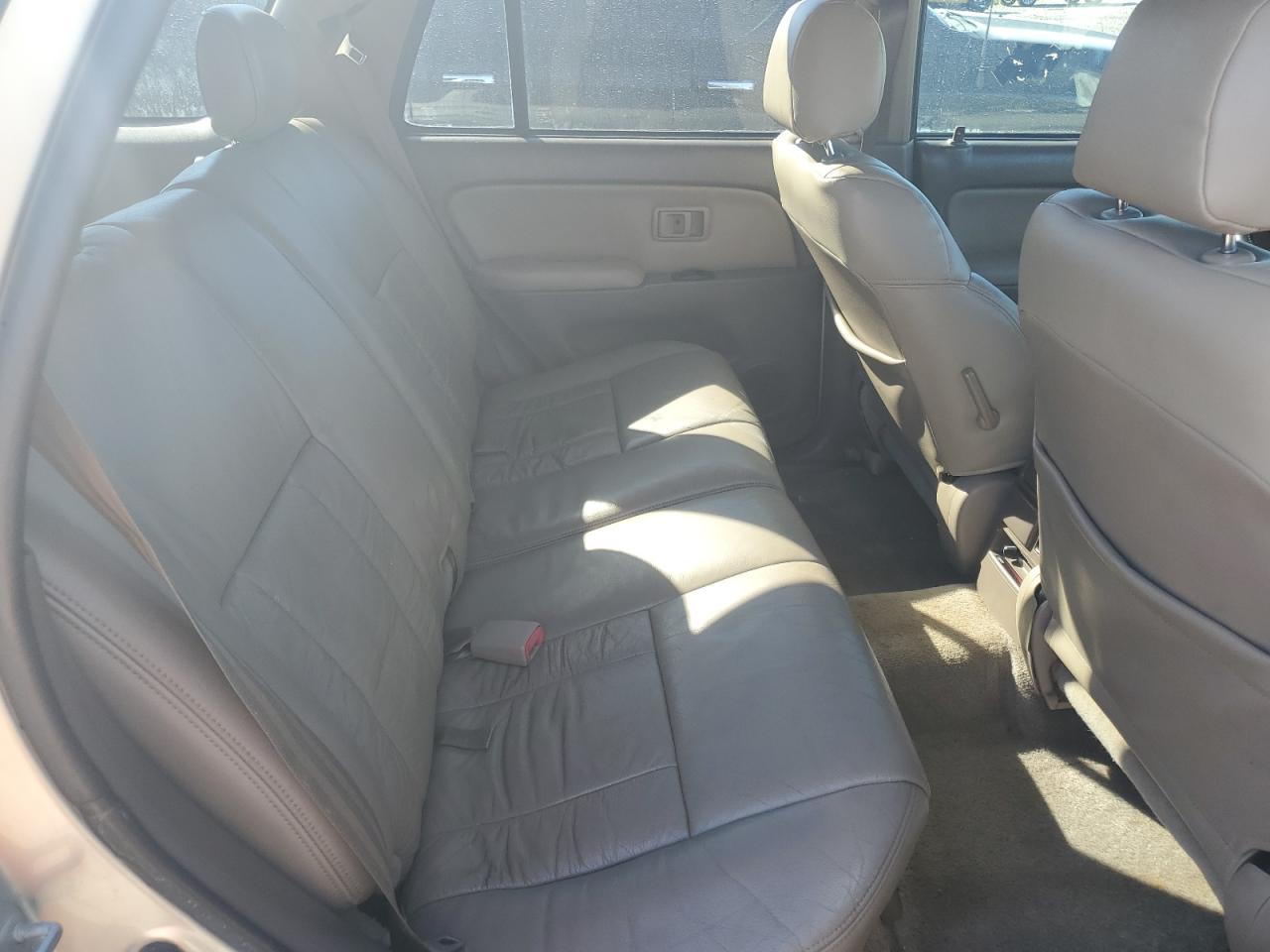2001 Toyota 4Runner - Image 10