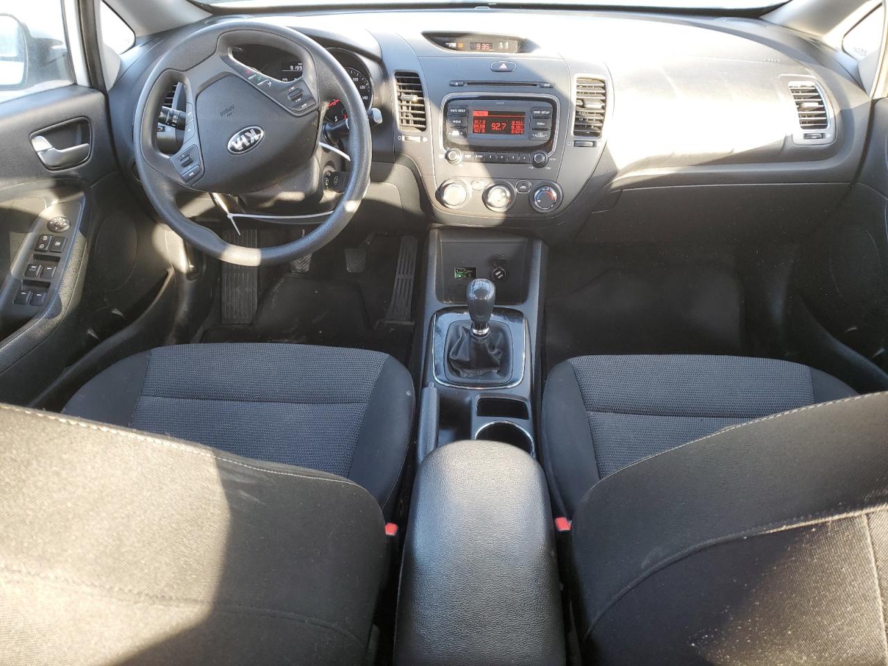 2017 Kia Forte - Image 8