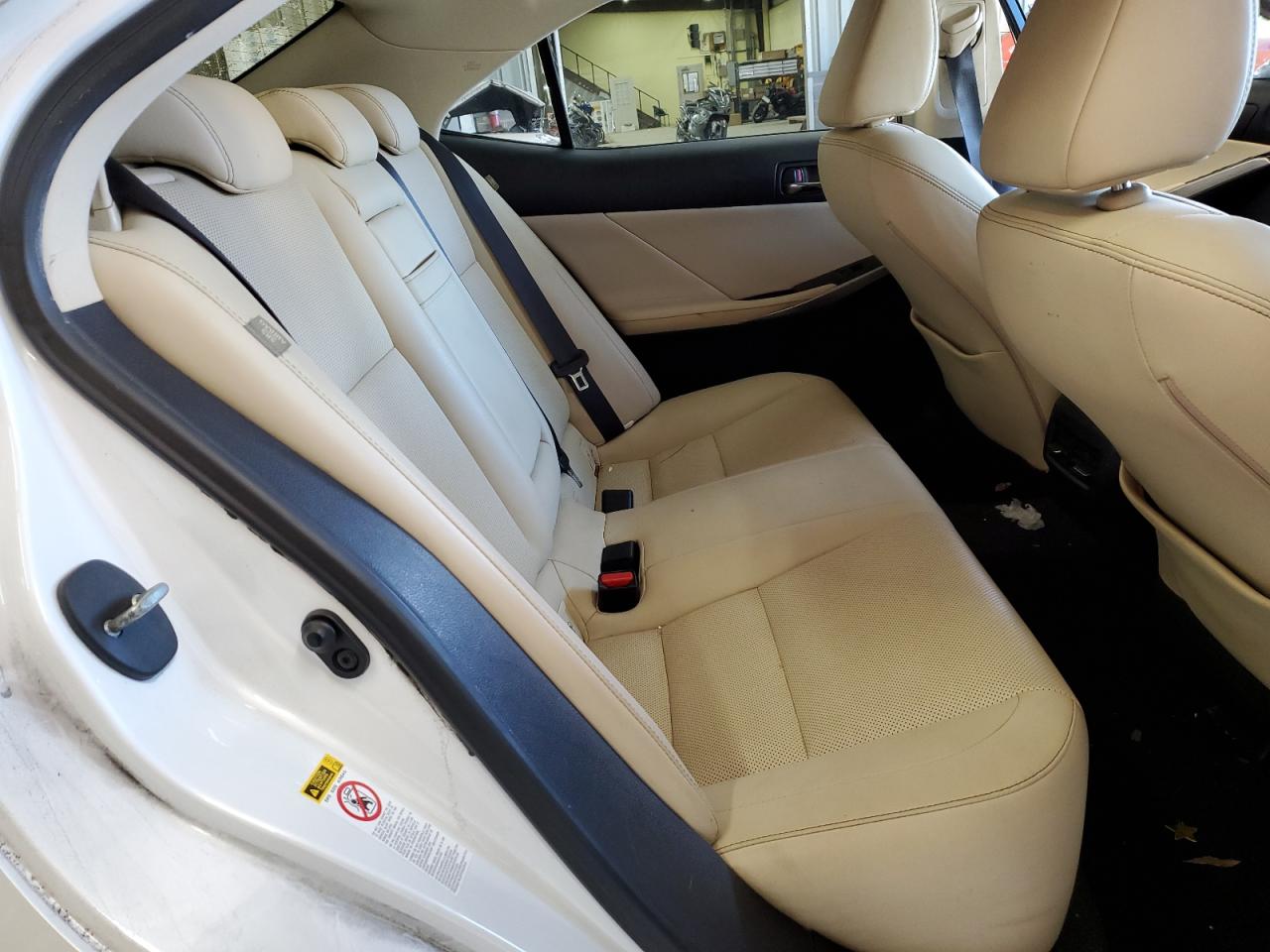 2015 Lexus IS - Image 10