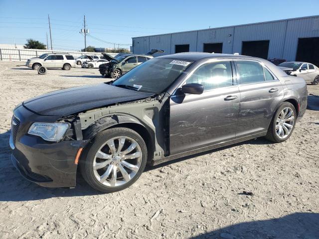  CHRYSLER 300 2017 Szary