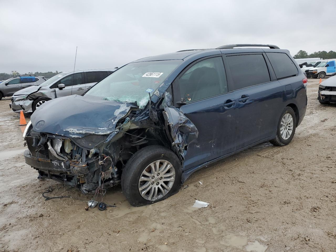 2012 Toyota Sienna - Image 1