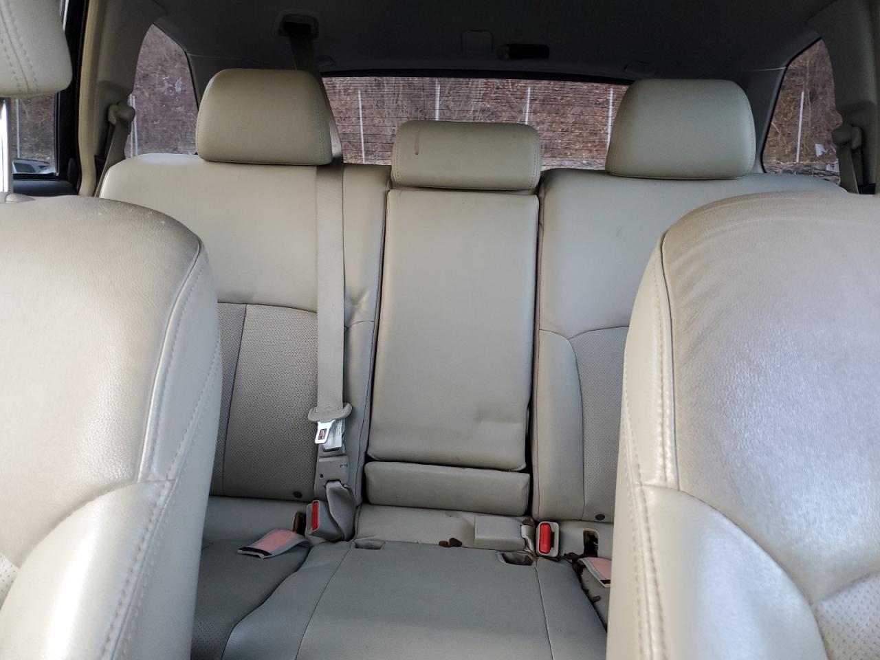 2013 Subaru Outback - Image 10