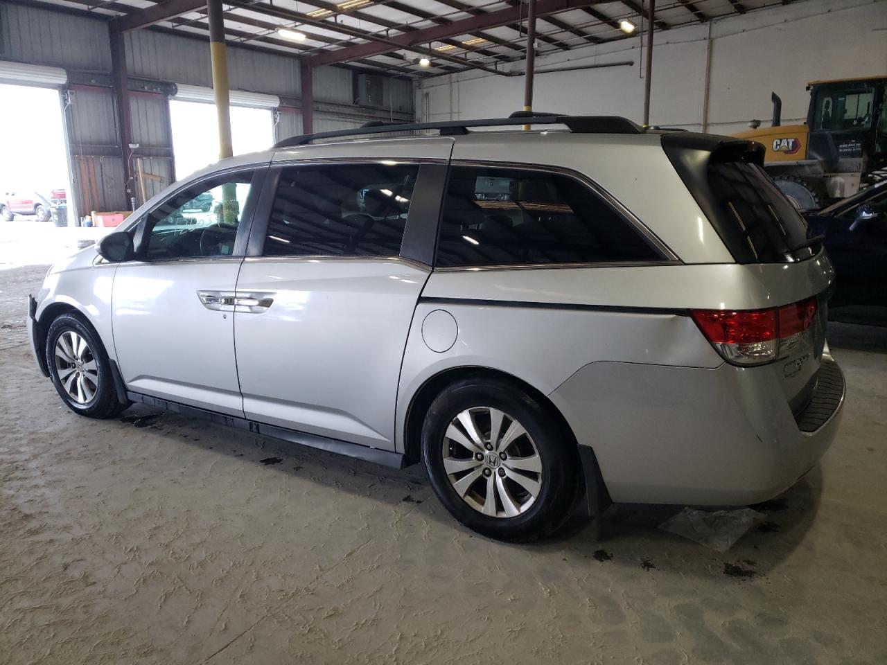 2015 Honda Odyssey - Image 2