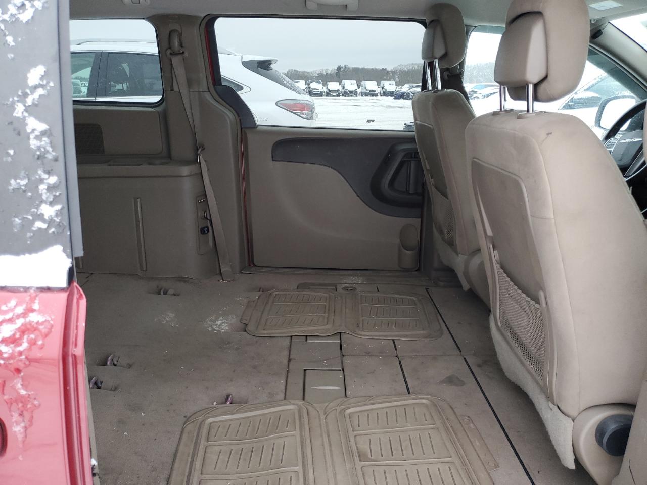 2011 Chrysler Town & Country - Image 11