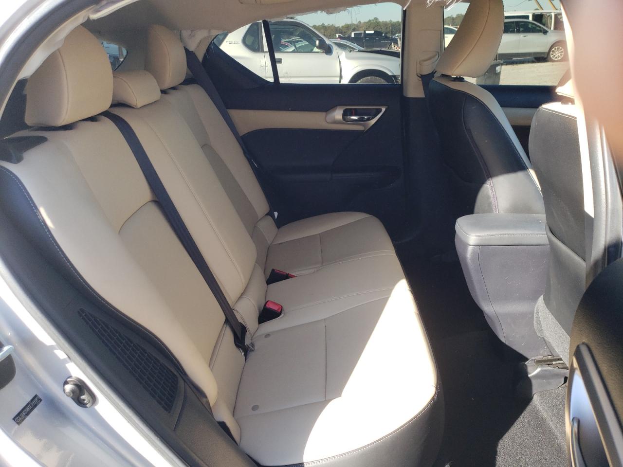 2014 Lexus CT - Image 11