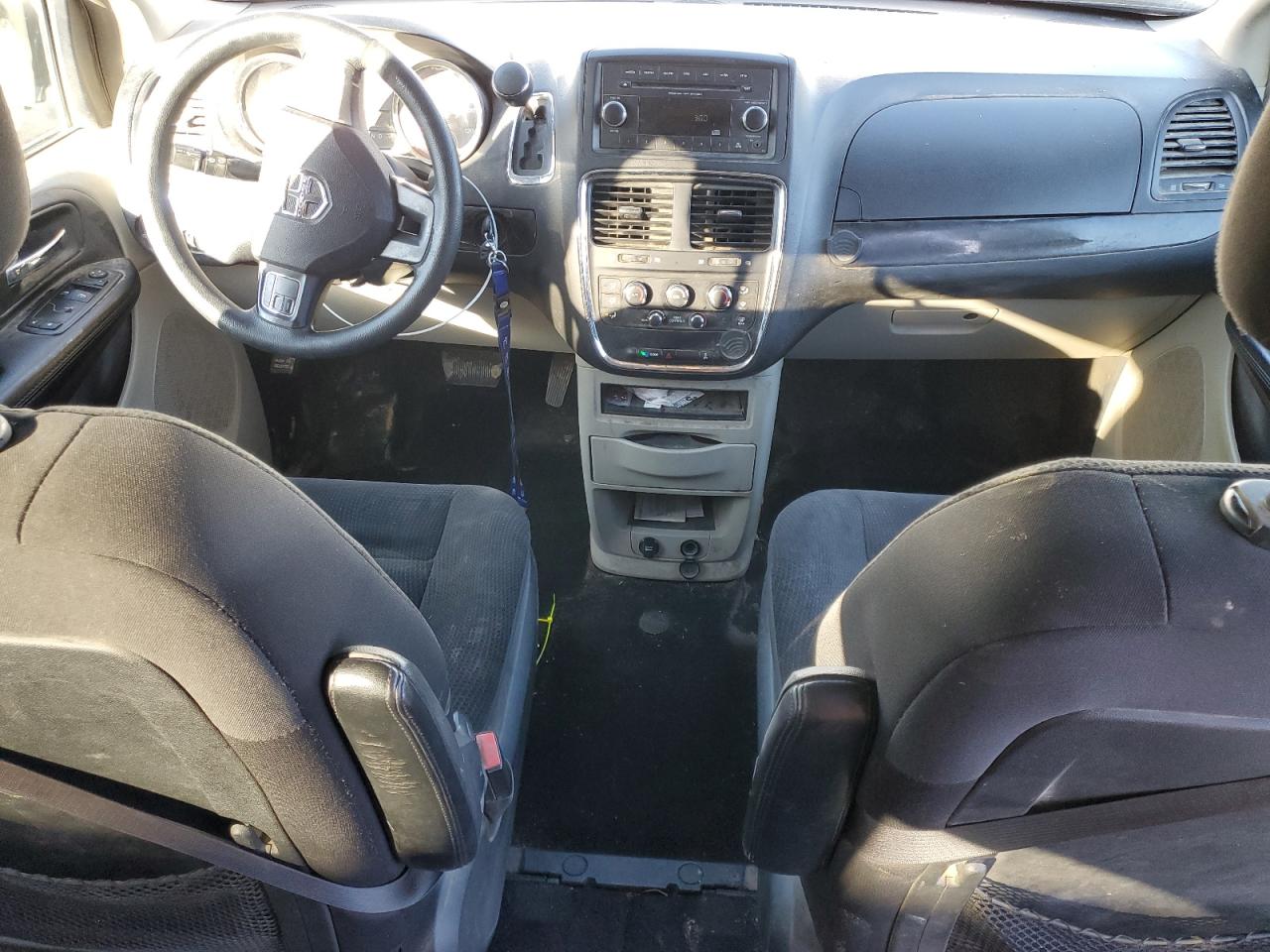 2017 Dodge Caravan - Image 8