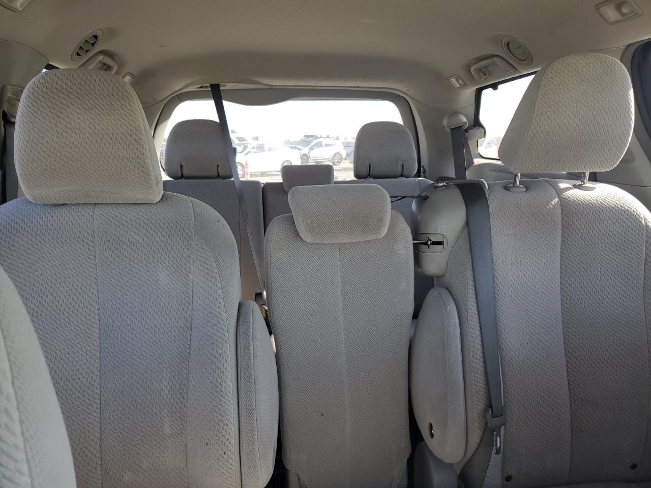 2012 Toyota Sienna - Image 10