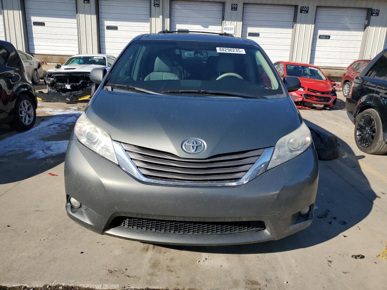 2011 Toyota Sienna - Image 5