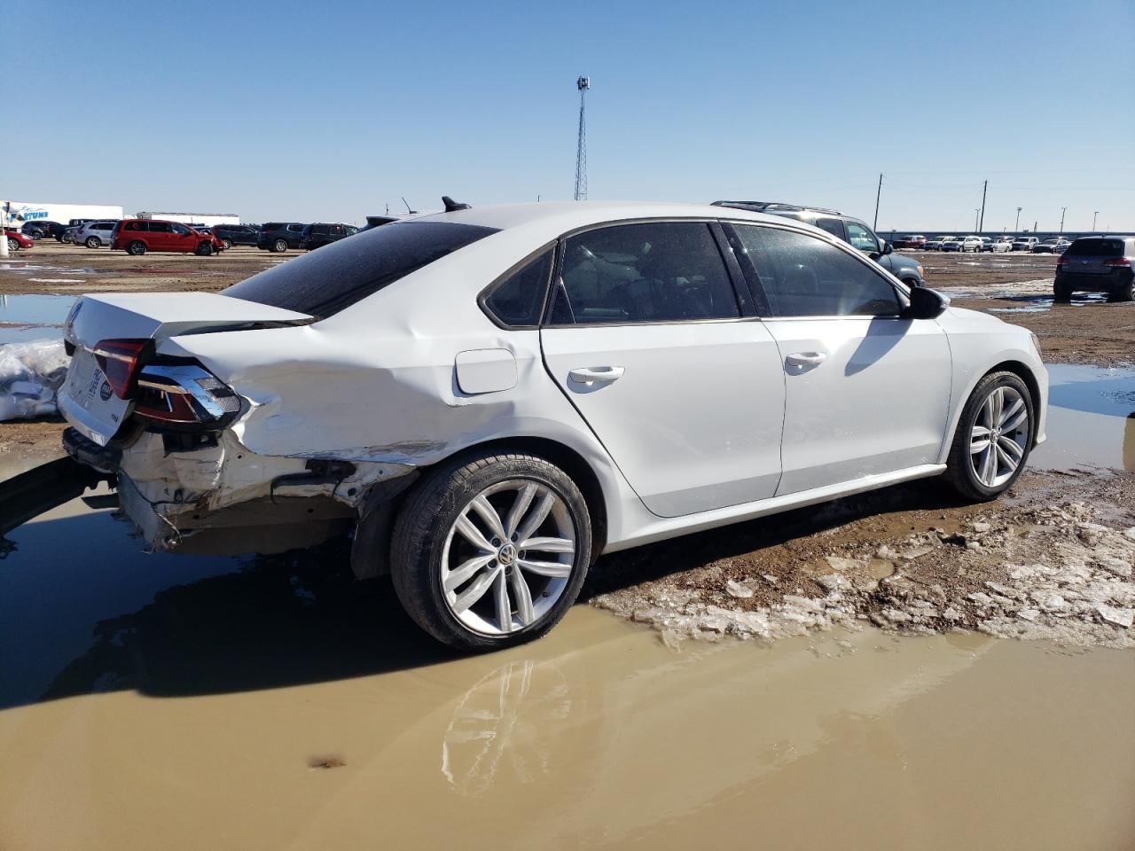 2019 Volkswagen Passat - Image 3