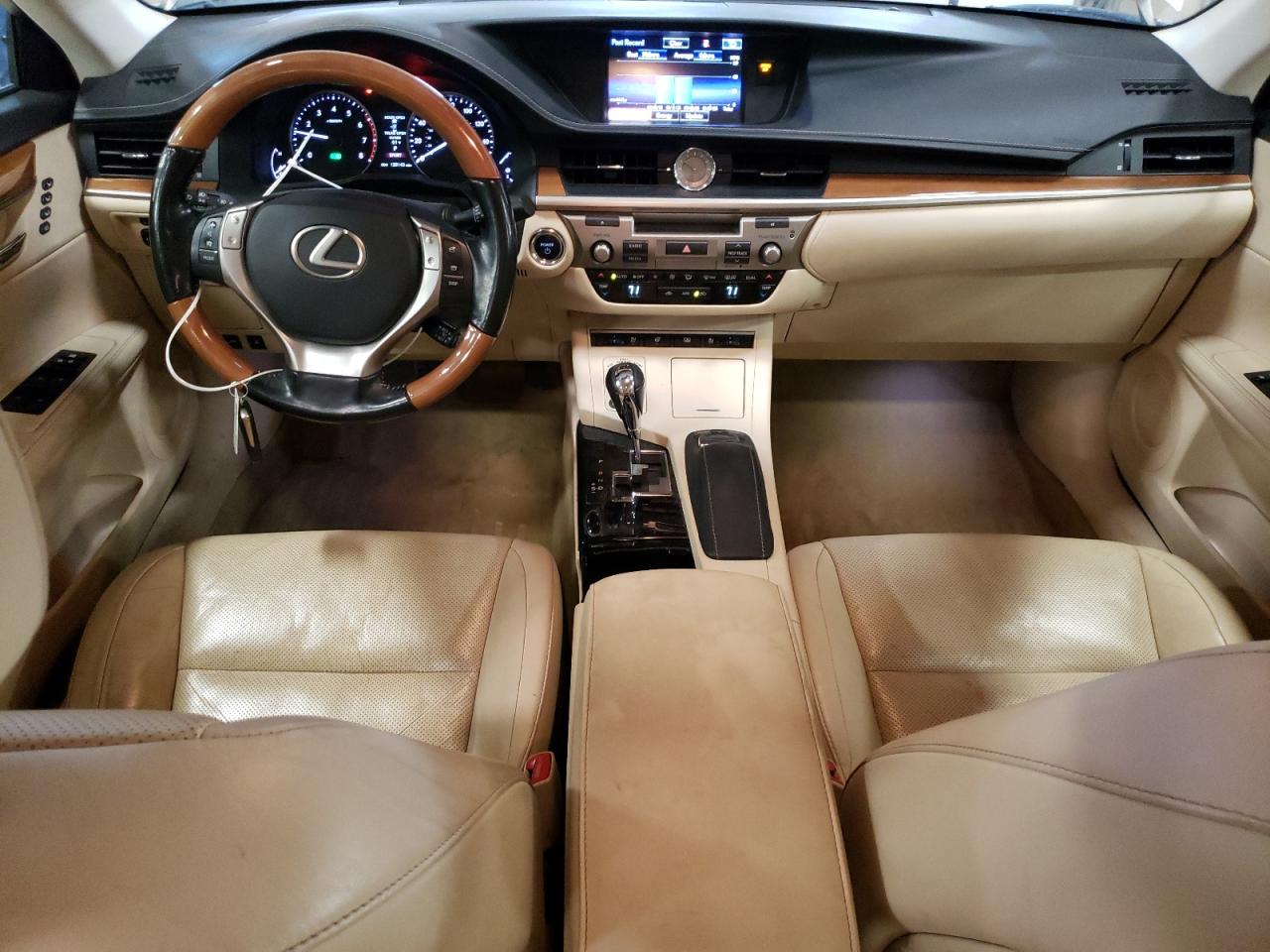 2015 Lexus ES - Image 8