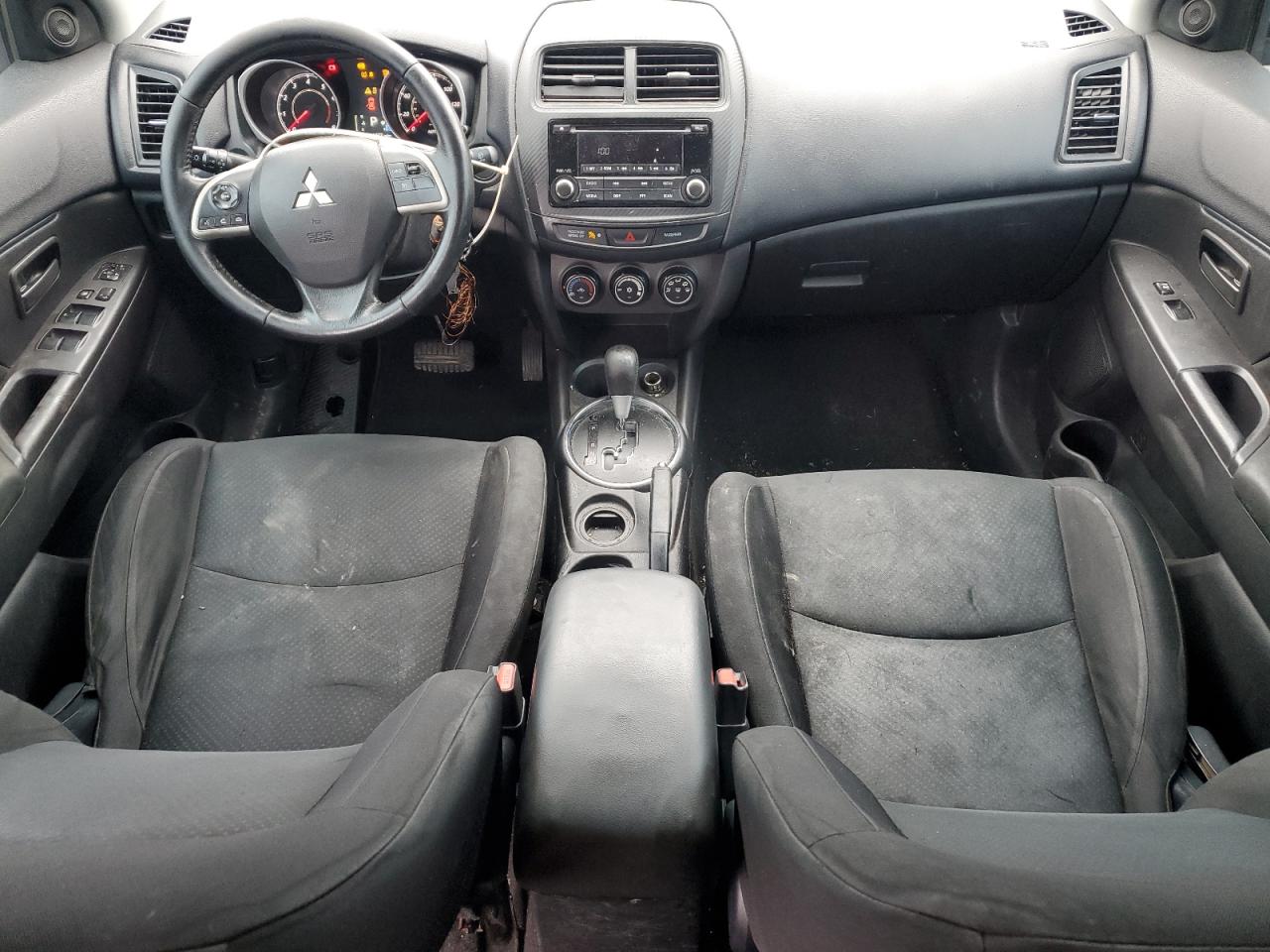 2015 Mitsubishi Outlander - Image 8