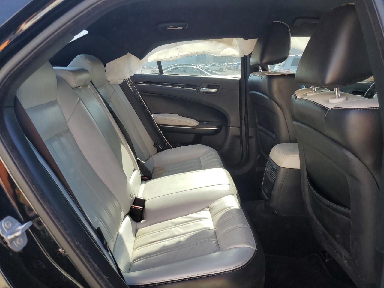 2021 Chrysler 300 - Image 10