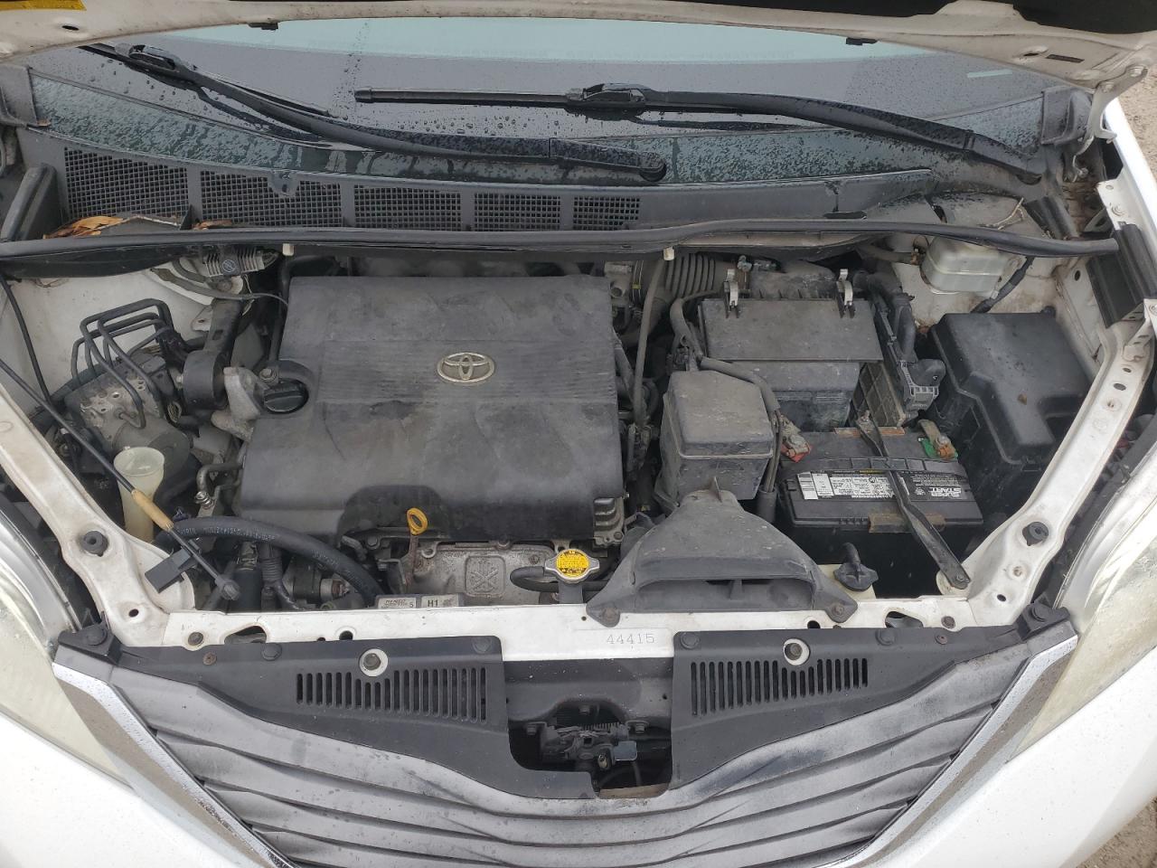 2011 Toyota Sienna - Image 12