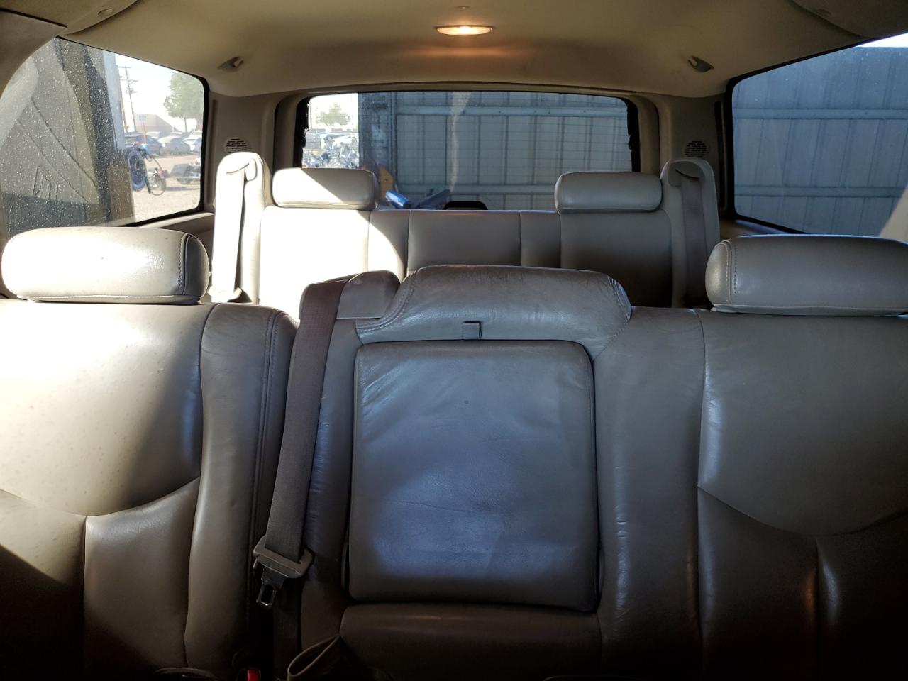 2003 Chevrolet Suburban - Image 10