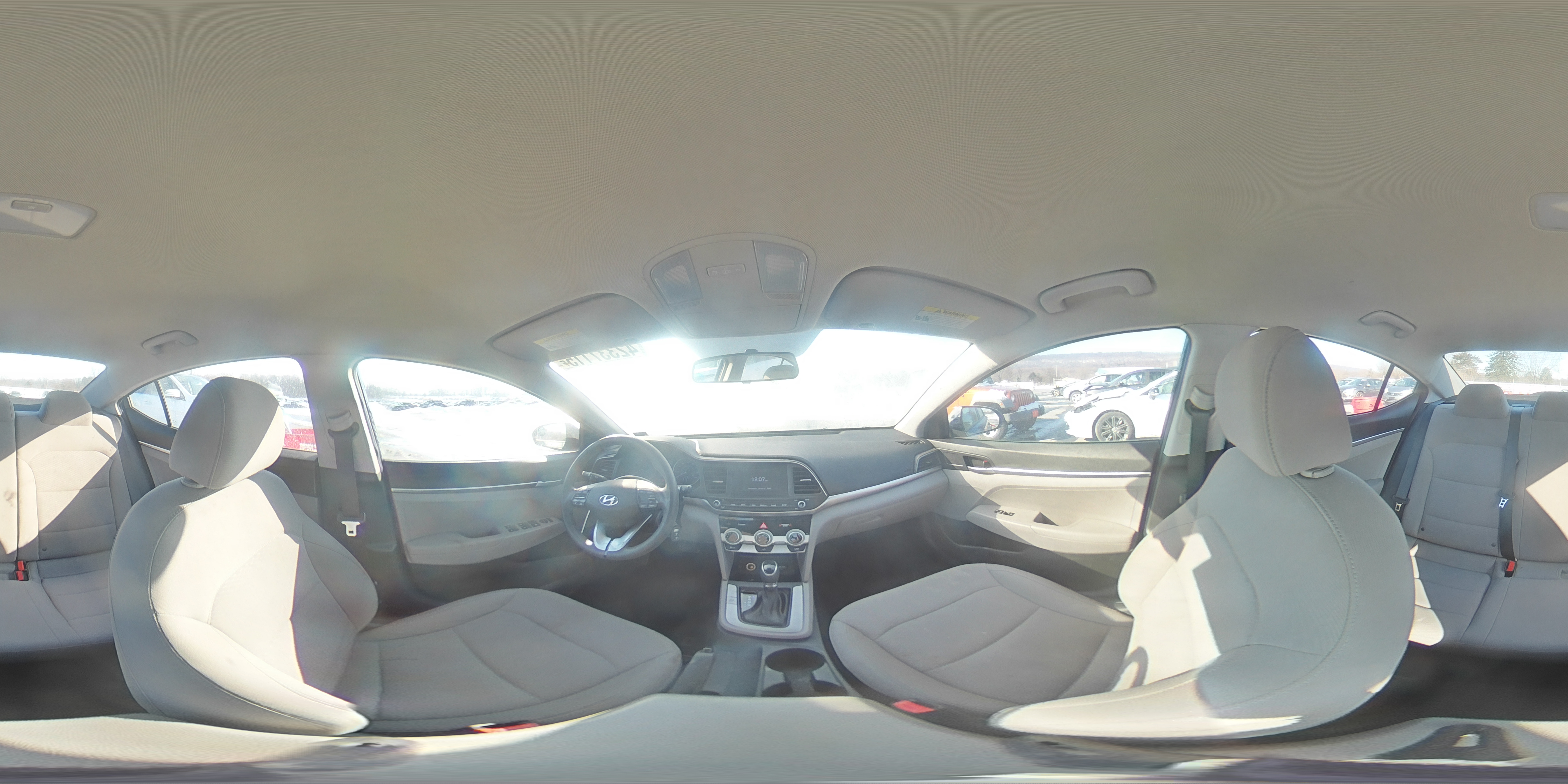 2019 Hyundai Elantra - Image 13