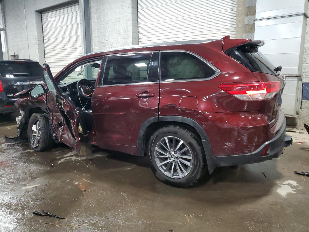 2018 Toyota Highlander - Image 2