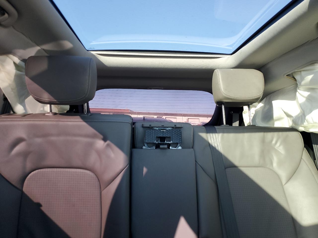 2014 Hyundai Santa Fe - Image 10