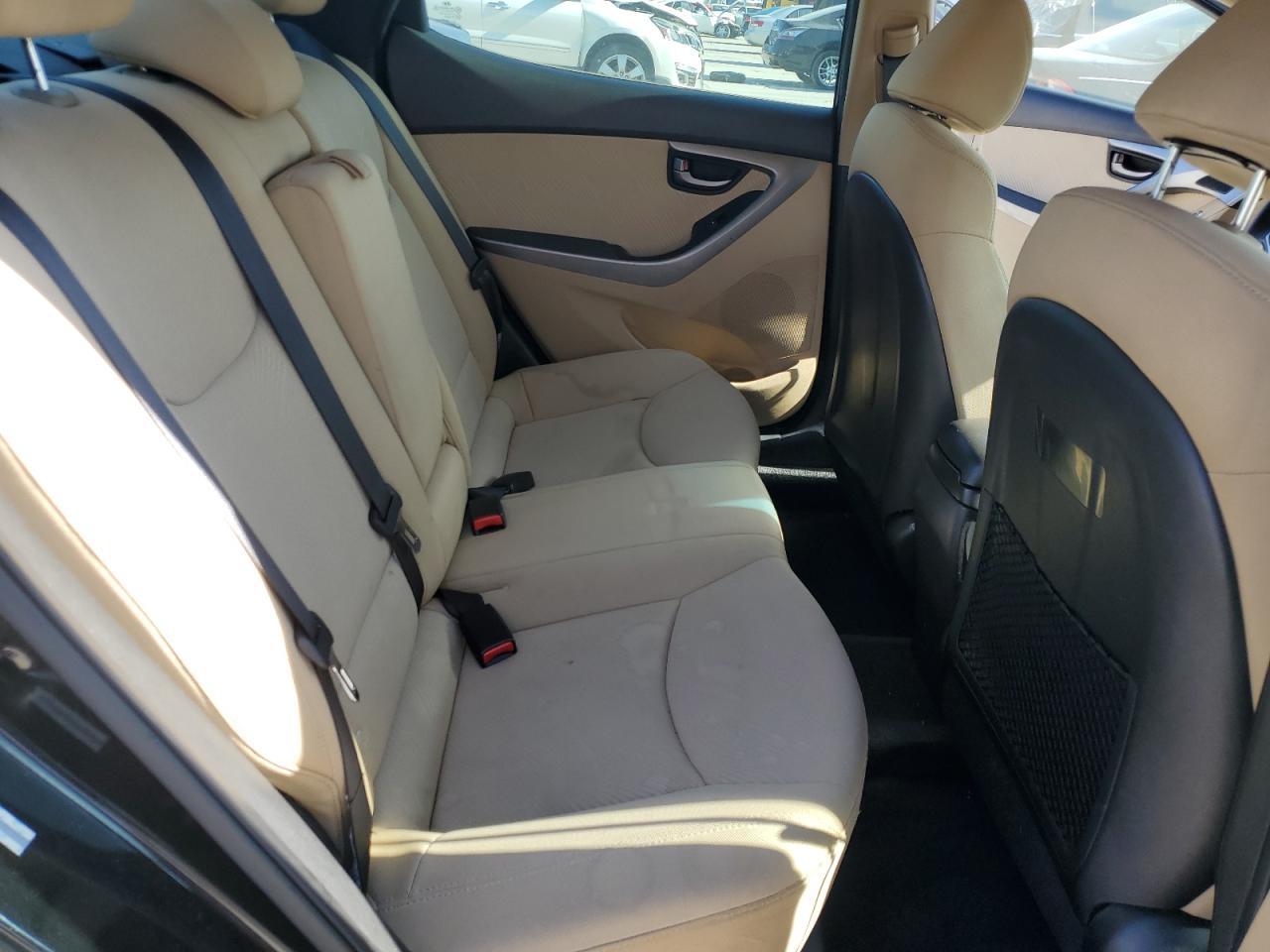2012 Hyundai Elantra - Image 11
