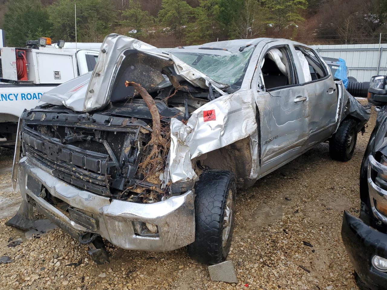 2017 Chevrolet Silverado K2500 Heavy Duty Lt for Sale in Hurricane, WV - Rollover