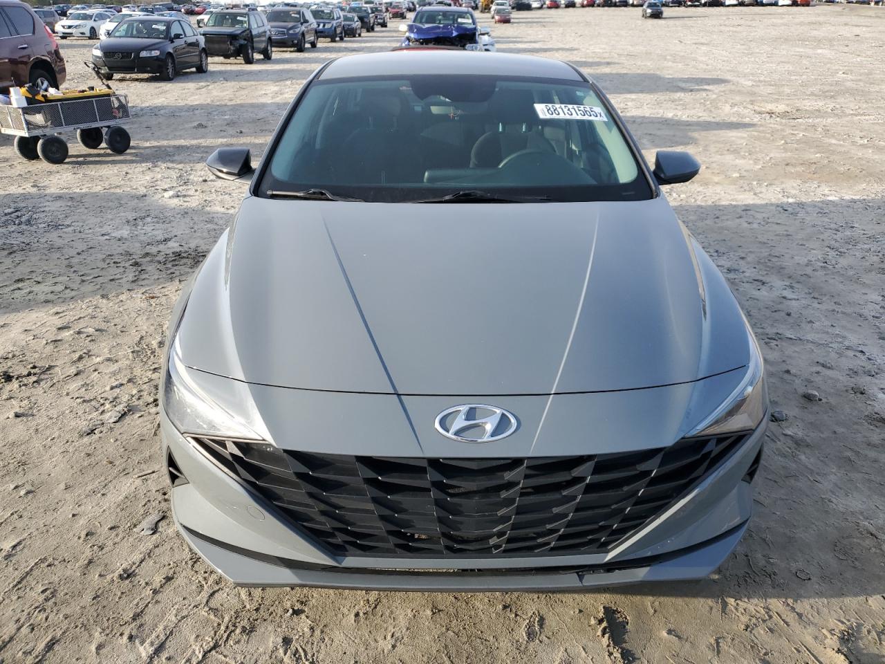 2021 Hyundai Elantra - Image 5