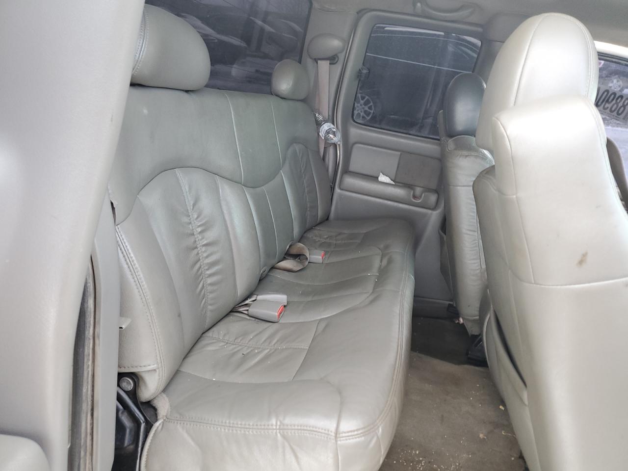 2002 Chevrolet Silverado - Image 10