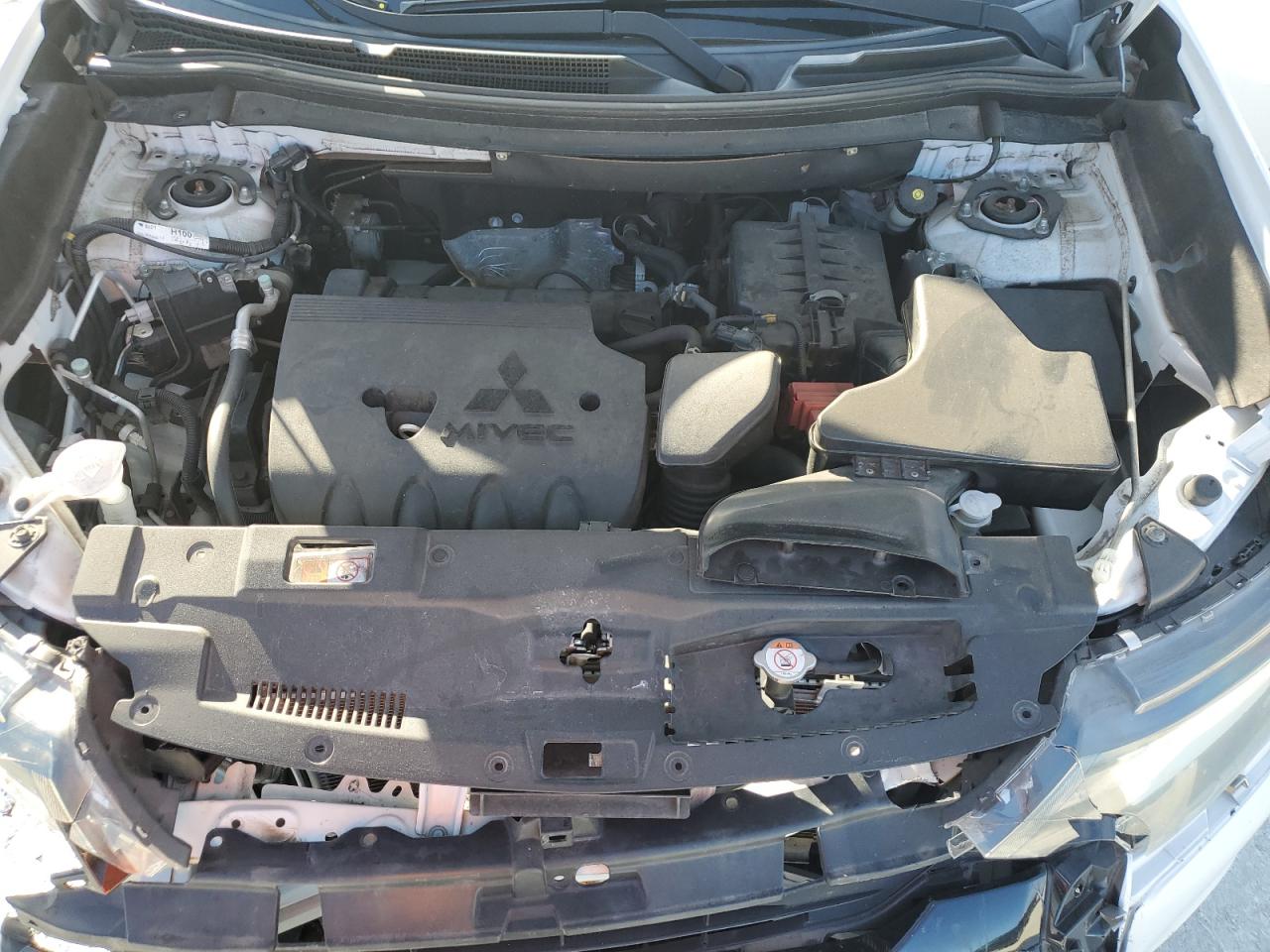 2016 Mitsubishi Outlander - Image 12