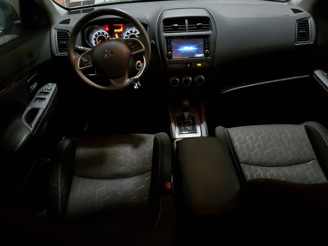 2020 Mitsubishi Outlander - Image 8