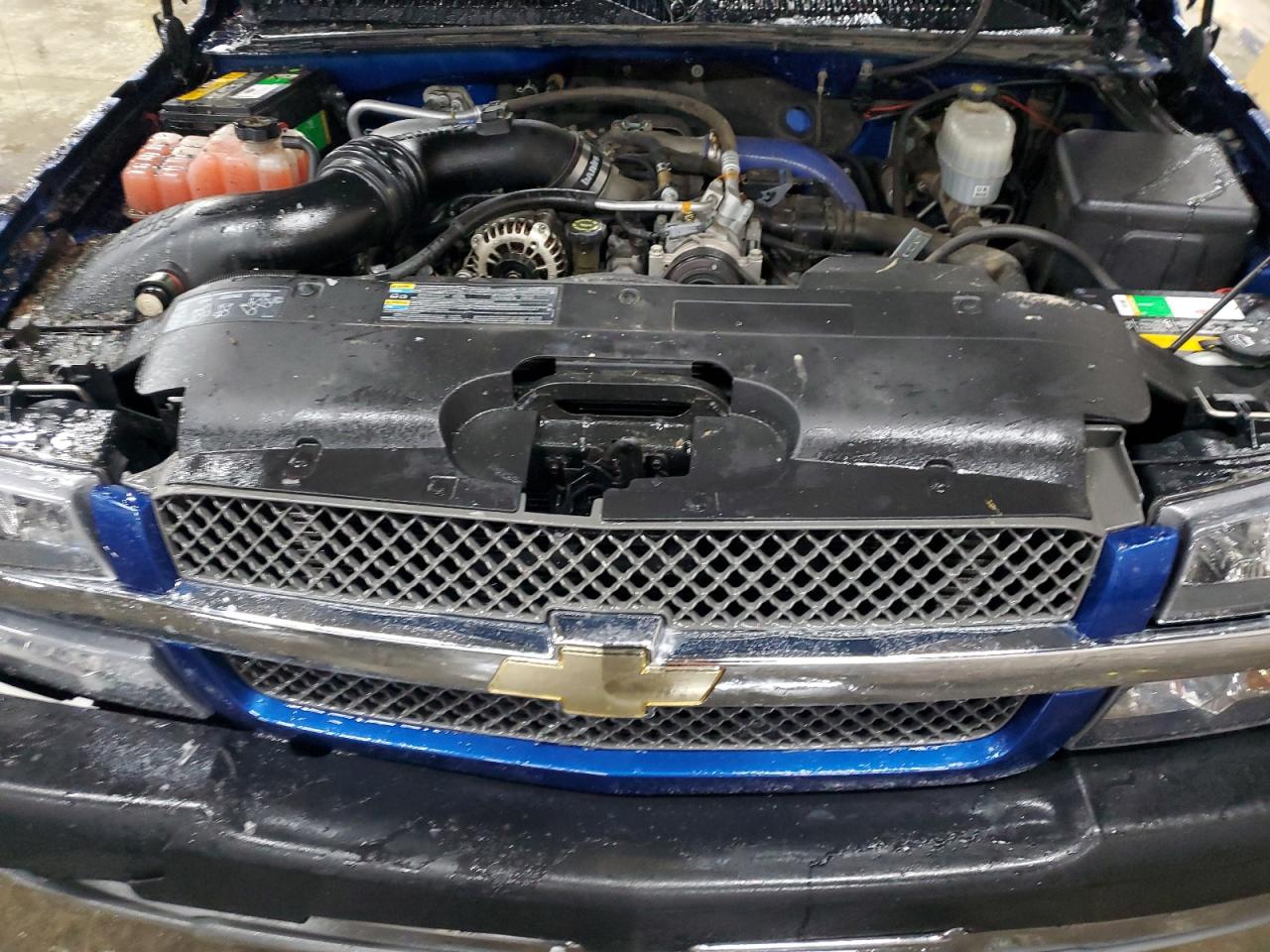2004 Chevrolet Silverado - Image 11