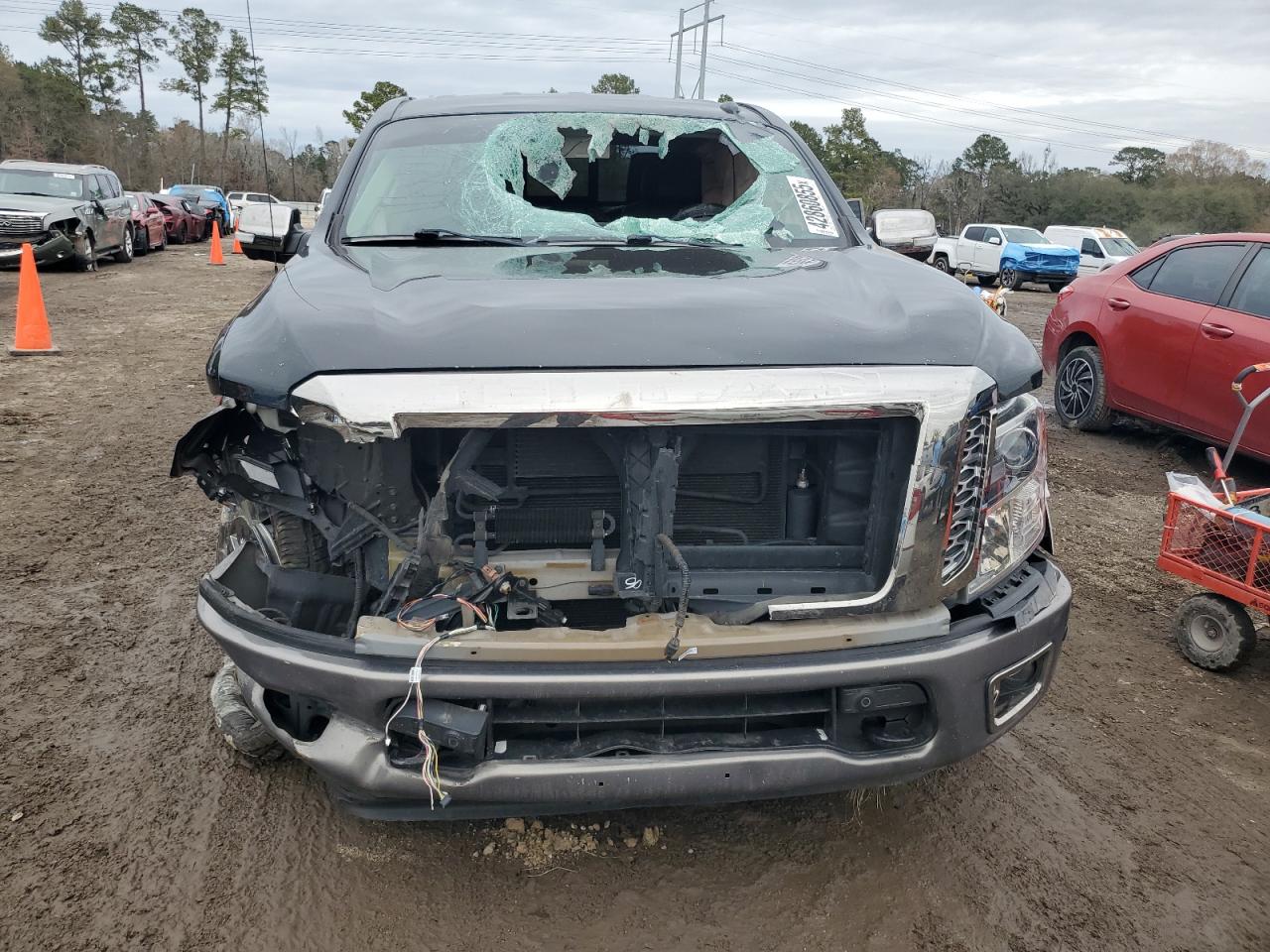 2017 Nissan Titan - Image 5