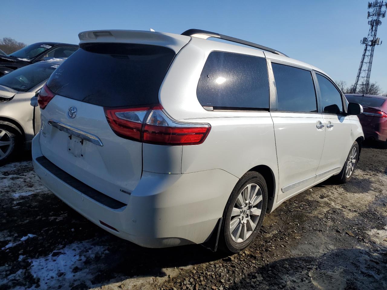 2015 Toyota Sienna - Image 3