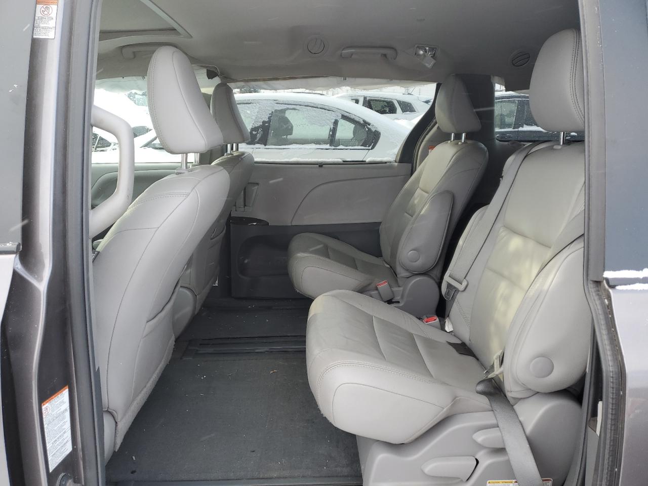 2015 Toyota Sienna - Image 11