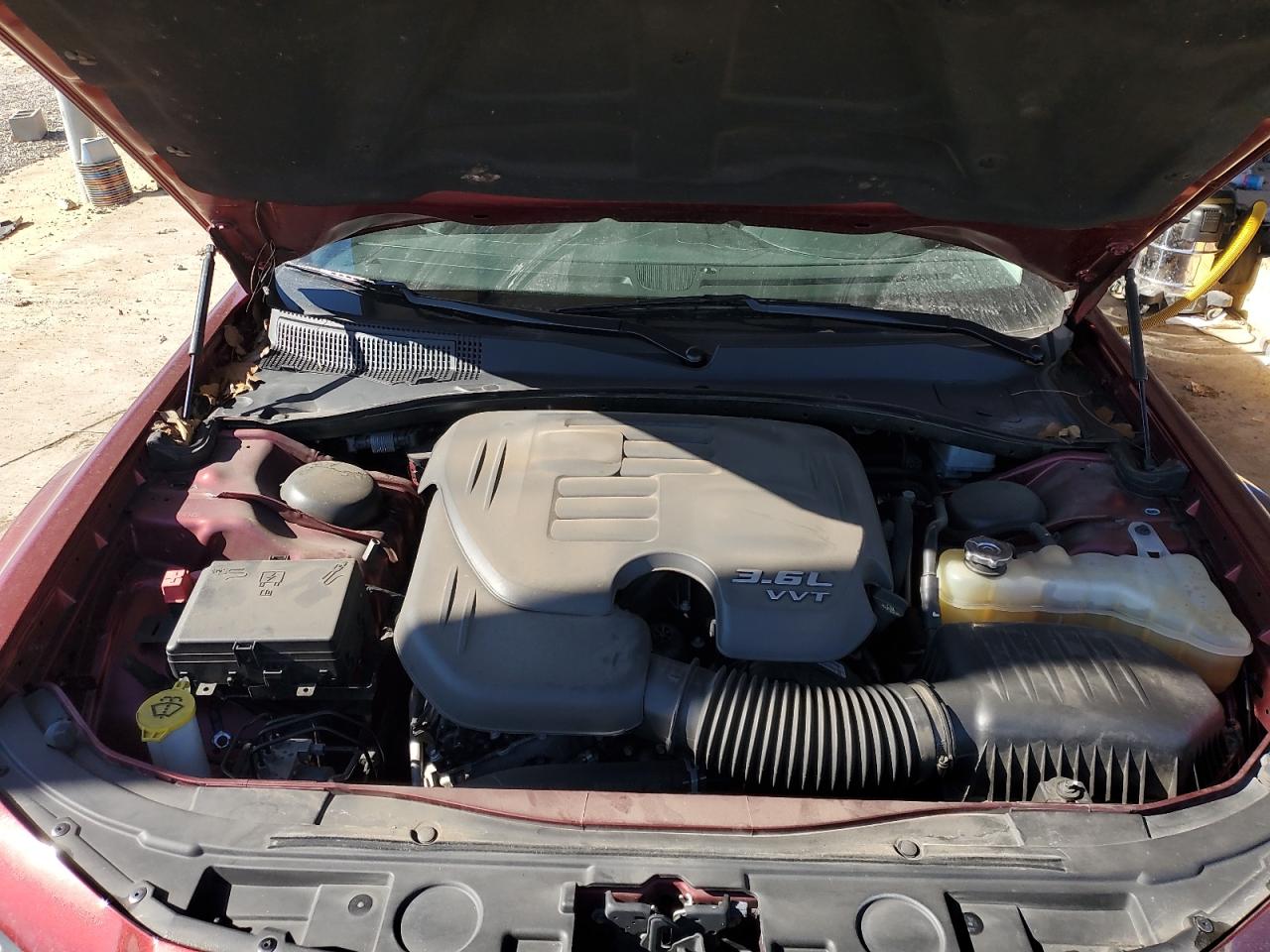 2018 Chrysler 300 - Image 13