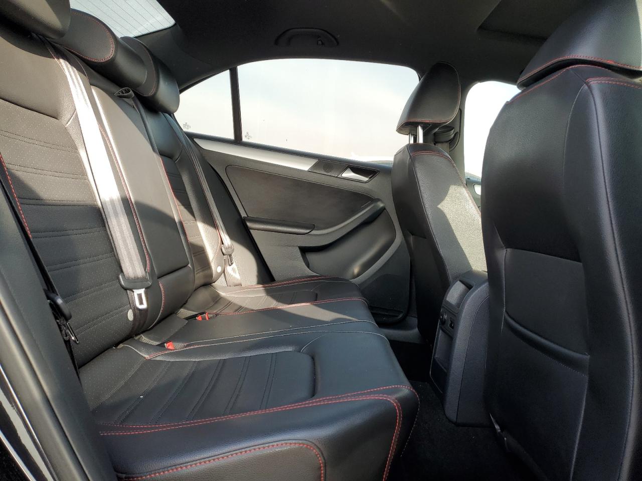 2014 Volkswagen Jetta - Image 10