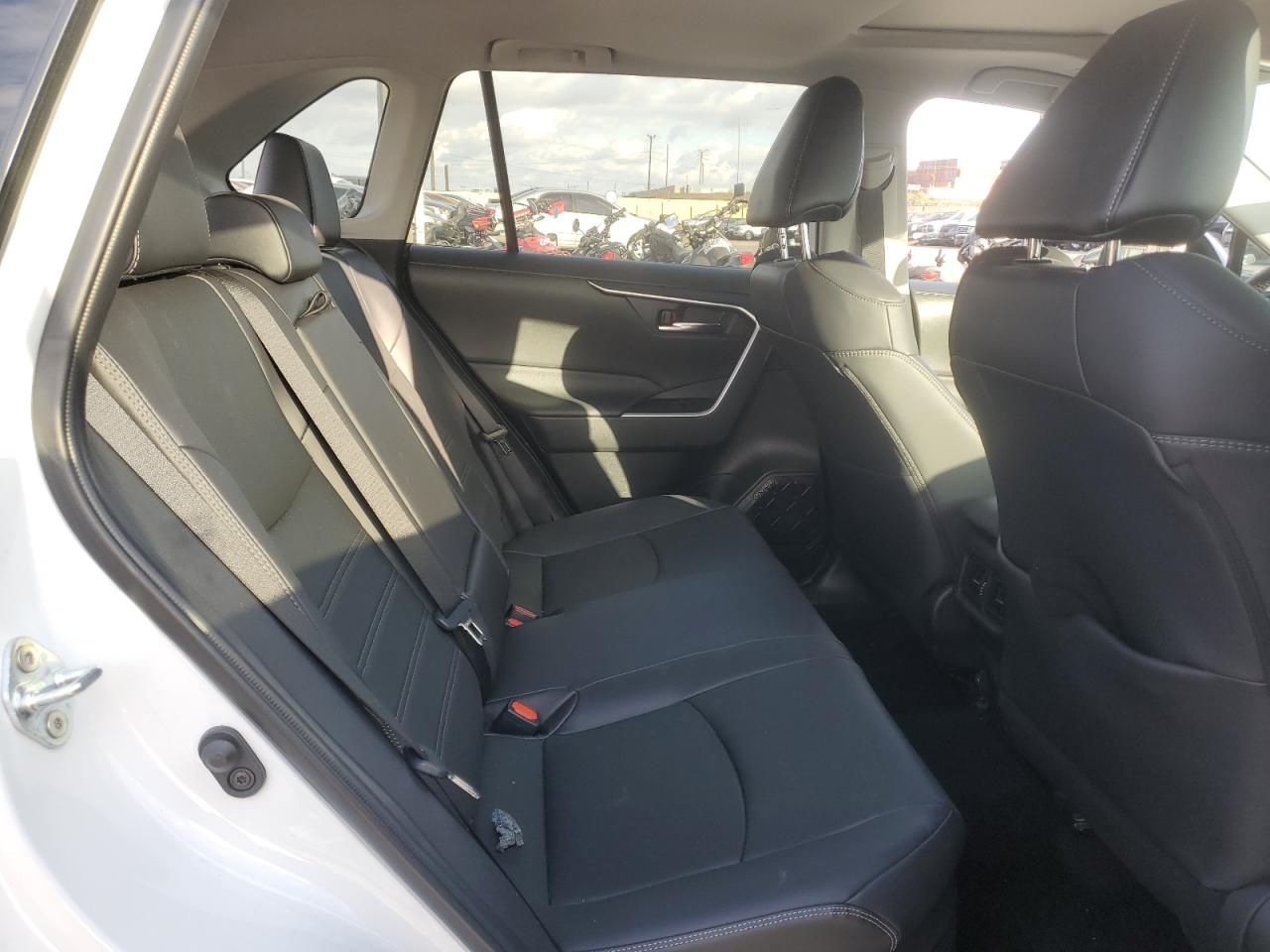 2024 Toyota RAV 4 - Image 11