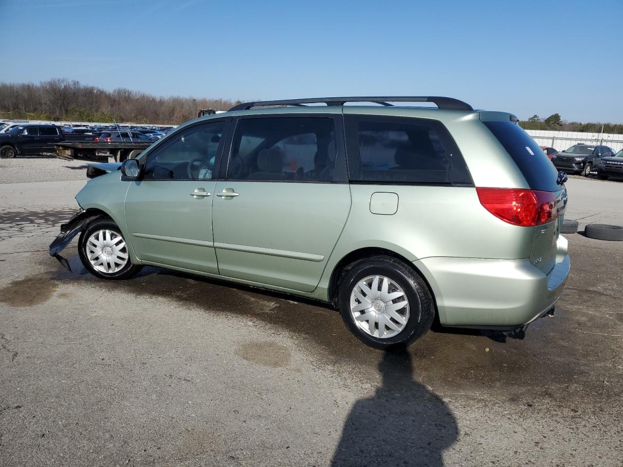 2007 Toyota Sienna - Image 2