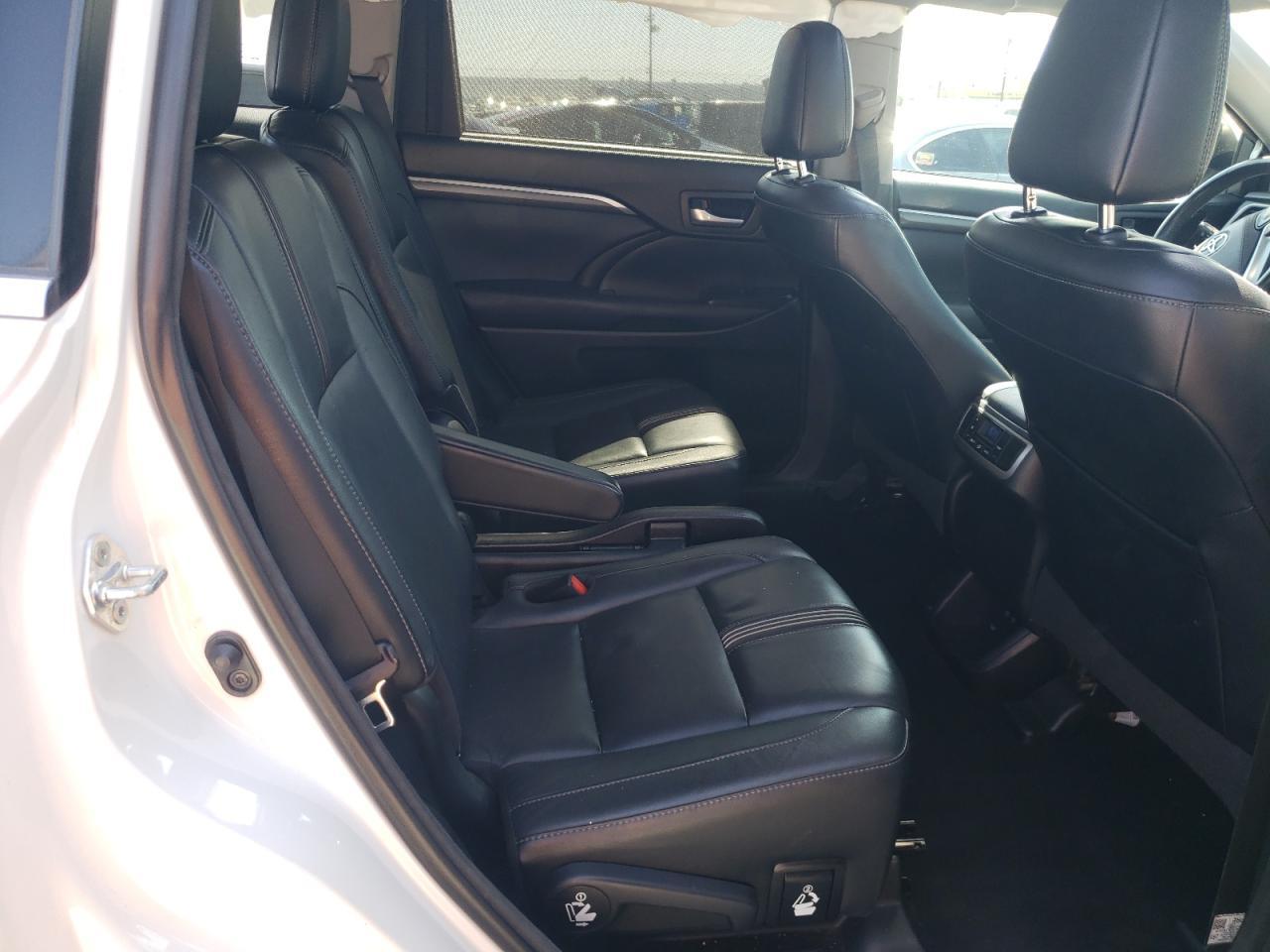 2018 Toyota Highlander - Image 11