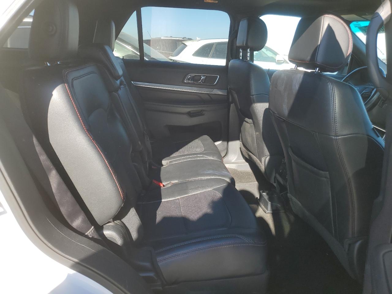 2016 Ford Explorer - Image 10