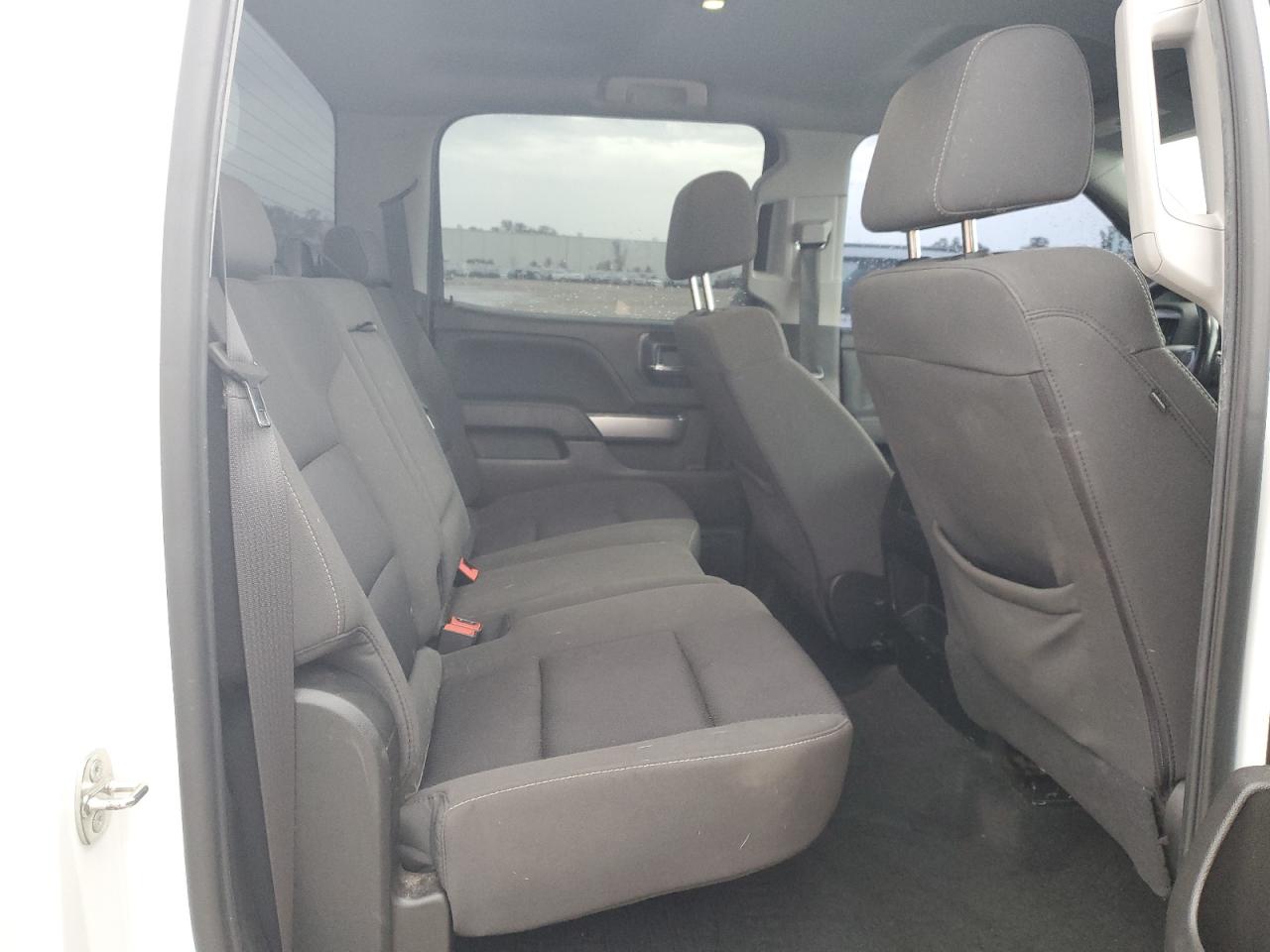 2018 Chevrolet Silverado - Image 11