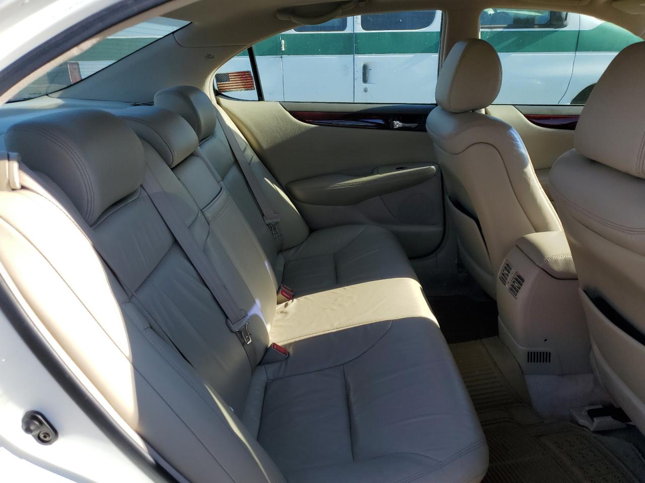2002 Lexus ES - Image 10