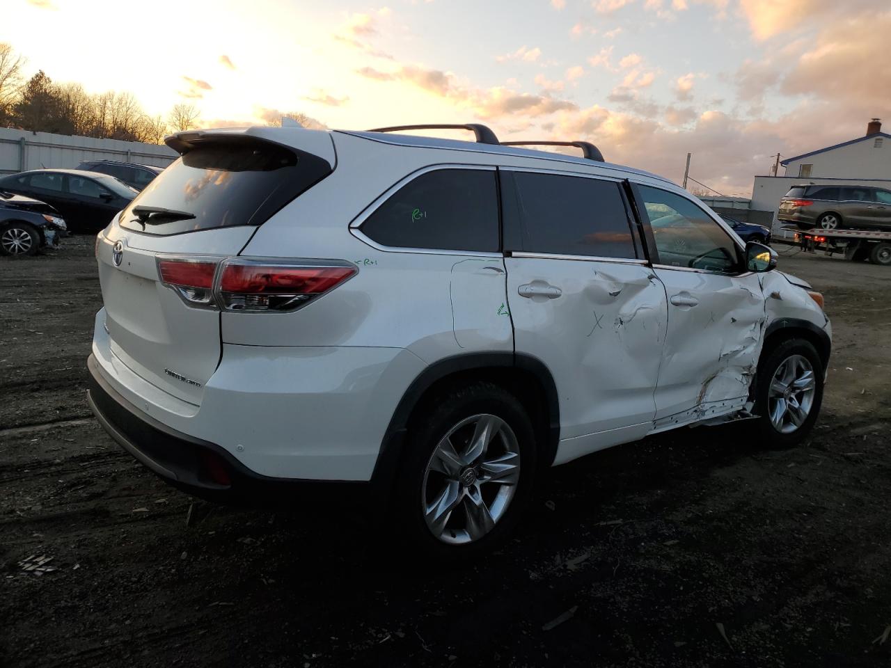 2015 Toyota Highlander - Image 3