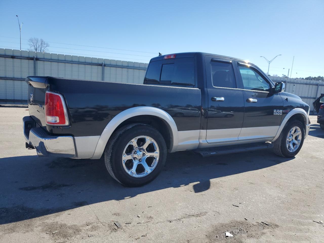 2015 RAM 1500 - Image 3