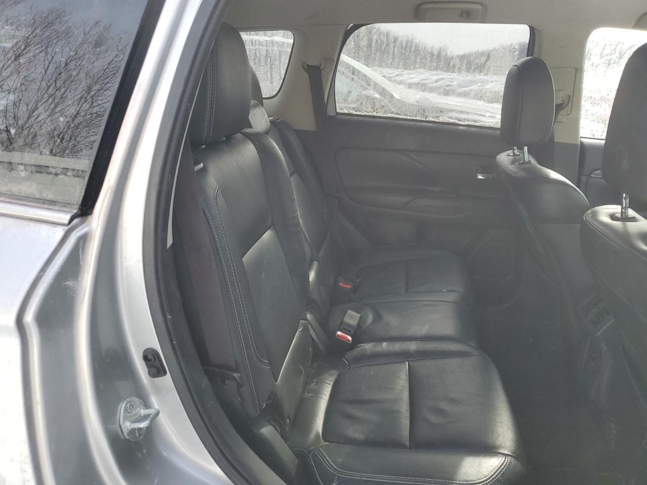 2019 Mitsubishi Outlander - Image 11