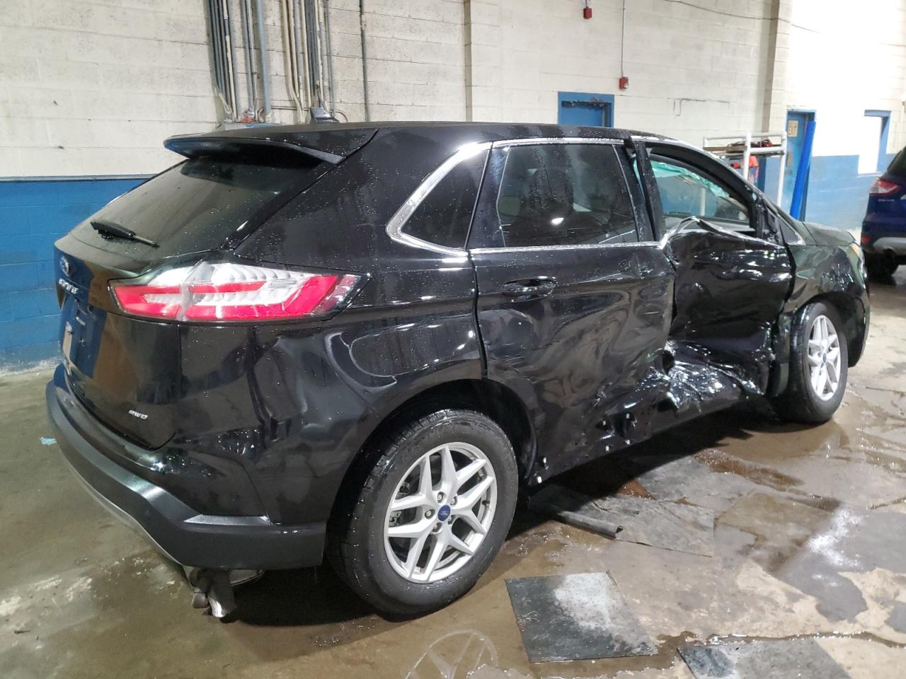 2022 Ford Edge - Image 3