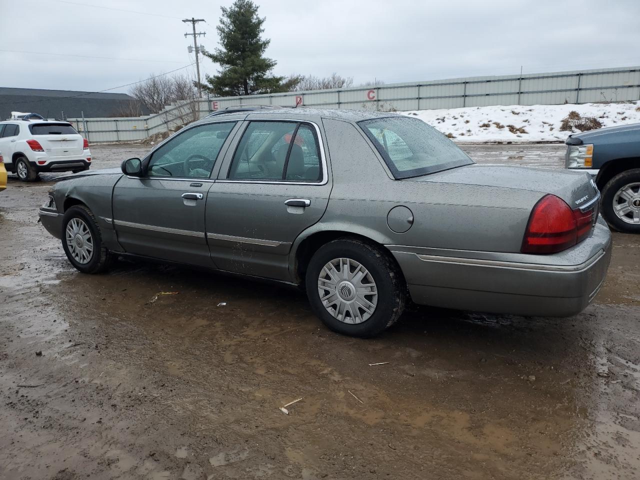 2004 Mercury Grand Marquis - Image 2