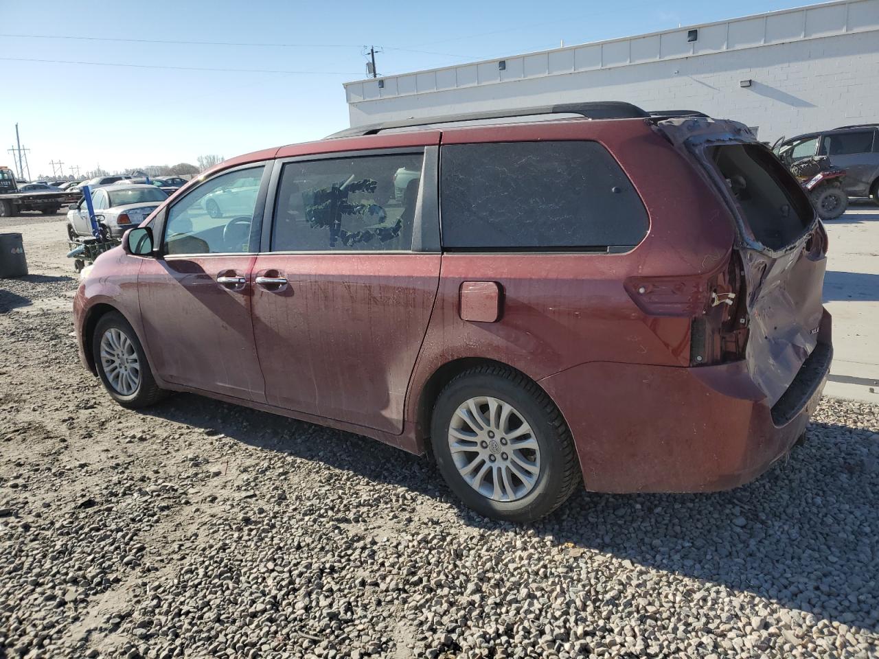 2016 Toyota Sienna - Image 2