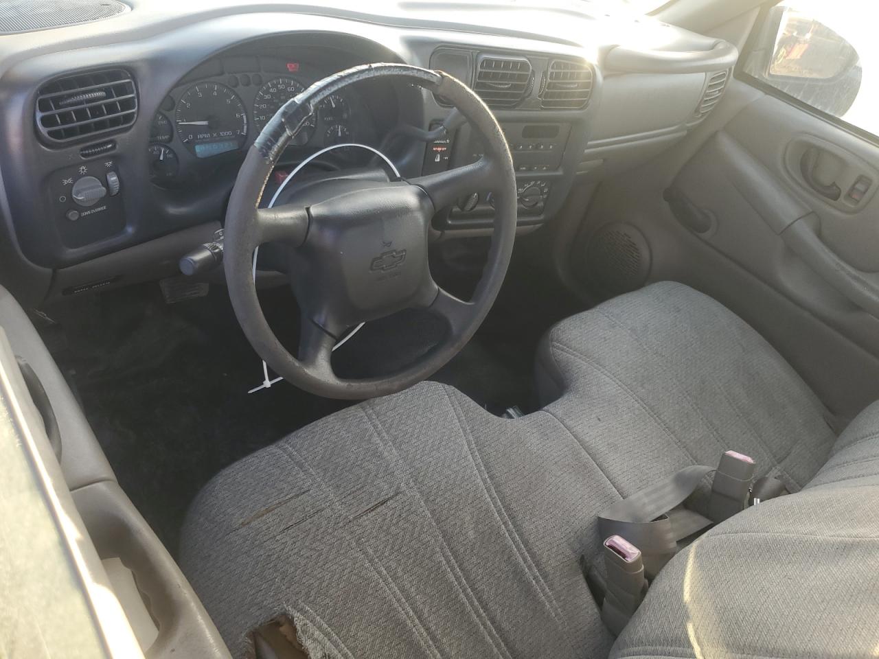 2002 Chevrolet S-10 Pickup - Image 8