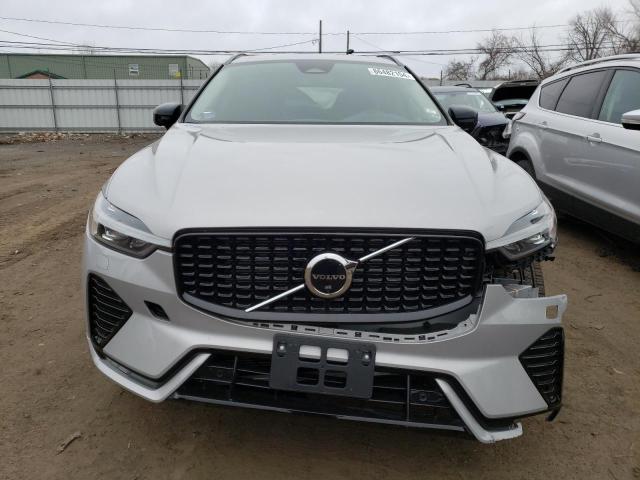  VOLVO XC60 PLUS 2023 Srebrny
